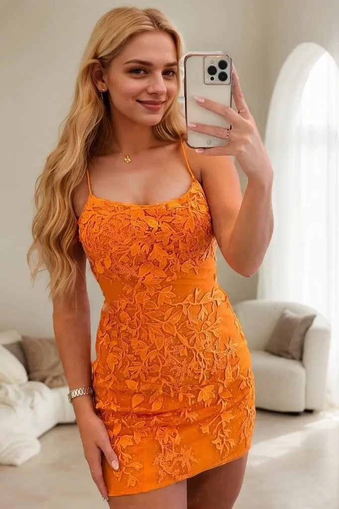 Sheath/Column Scoop Neck Sleeveless Short/Mini Lace Homecoming Dress with Beading