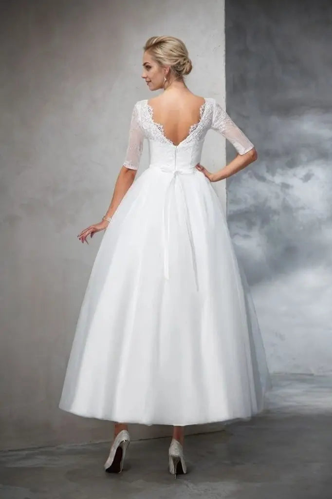 Ball Gown Bateau Lace 1/2 Sleeves Long Net Wedding Dresses