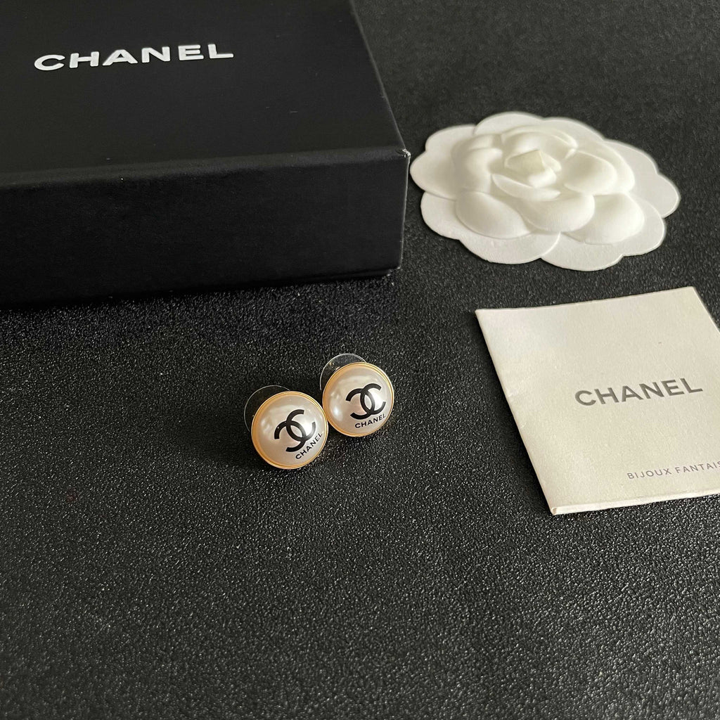CC Stud Earrings White 659646