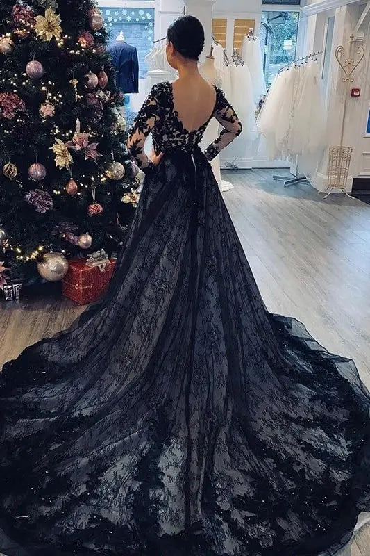 A-Line/Princess Lace Applique V-neck Long Sleeves Court Train Wedding Dresses