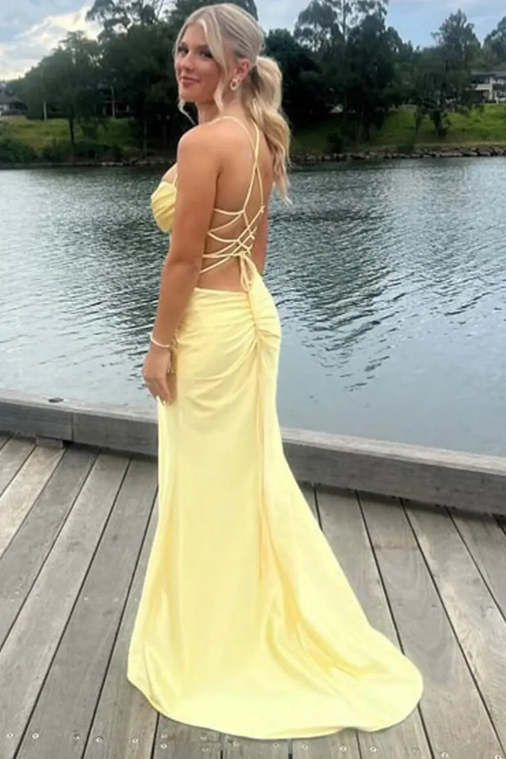 Sheath/Column Sweetheart Sleeveless Sweep Train Silk like Satin Prom Dresses with Pleated Split