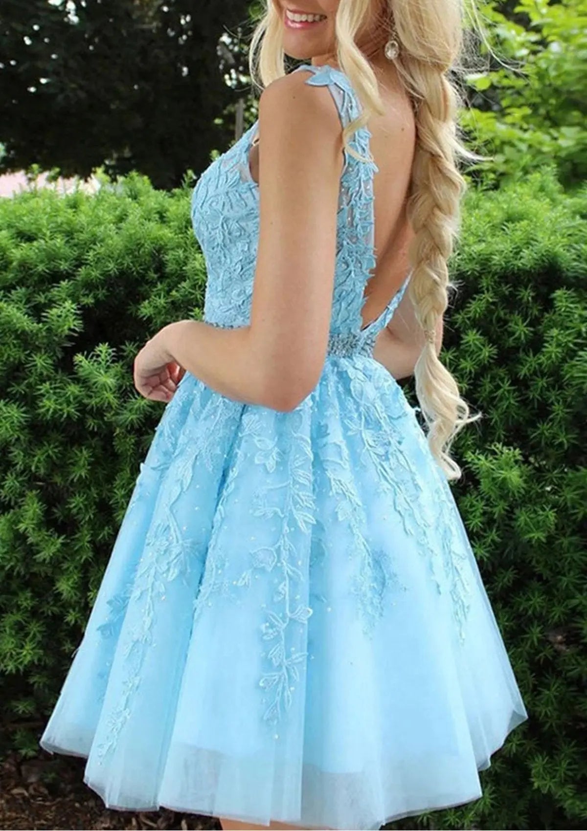 Short/Mini A-line V Neck Lace Tulle Homecoming Dress With Appliqued Beading