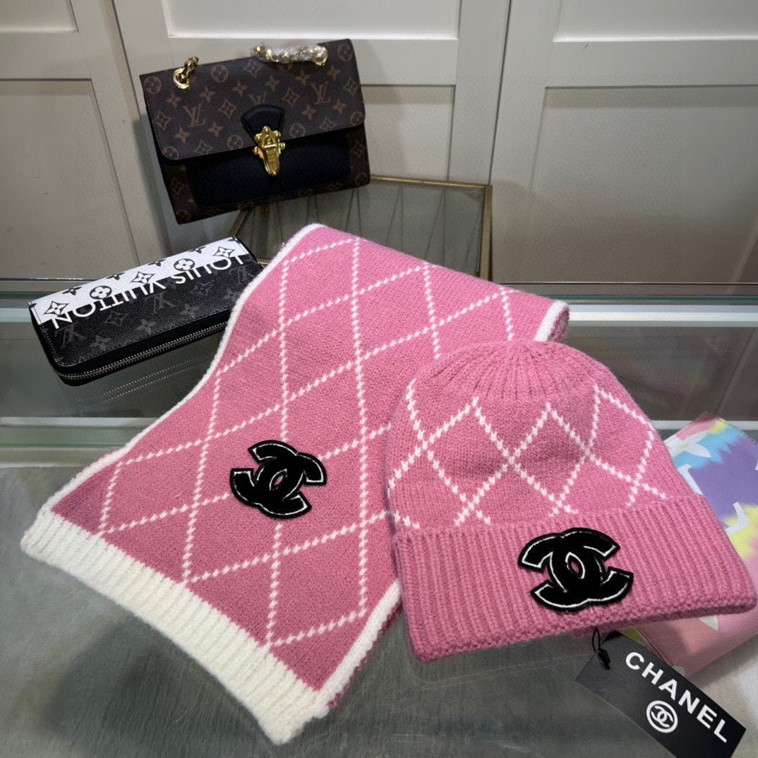 SET HAT AND SCARF IN PUNCH PINK MIX WHITE WOOL 422597