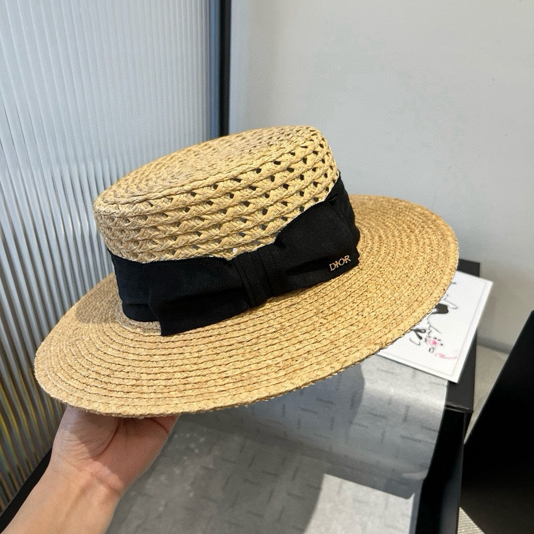 BOATER HAT IN BEIGE RAFFIA WITH BLACK FABRIC