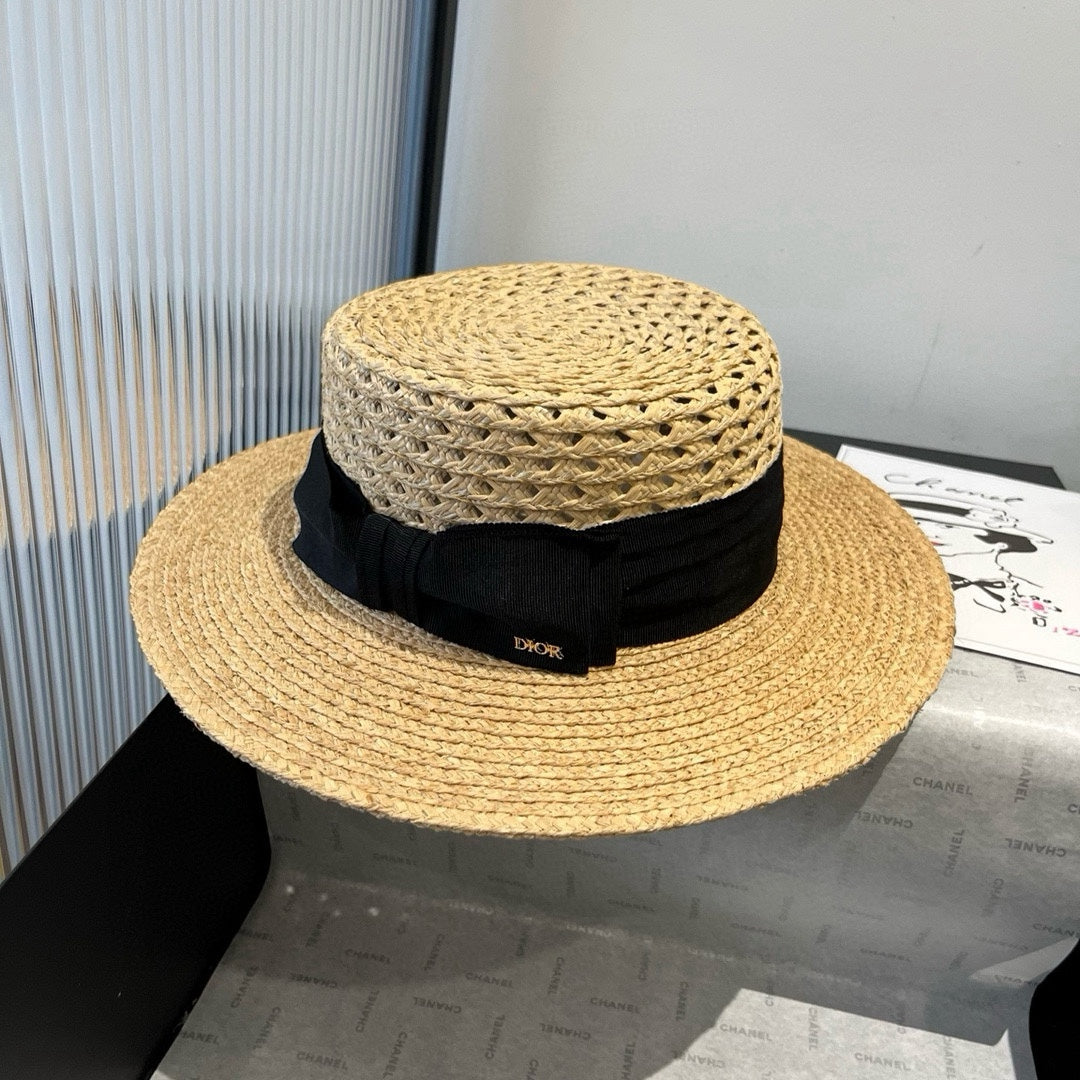 BOATER HAT IN BEIGE RAFFIA WITH BLACK FABRIC