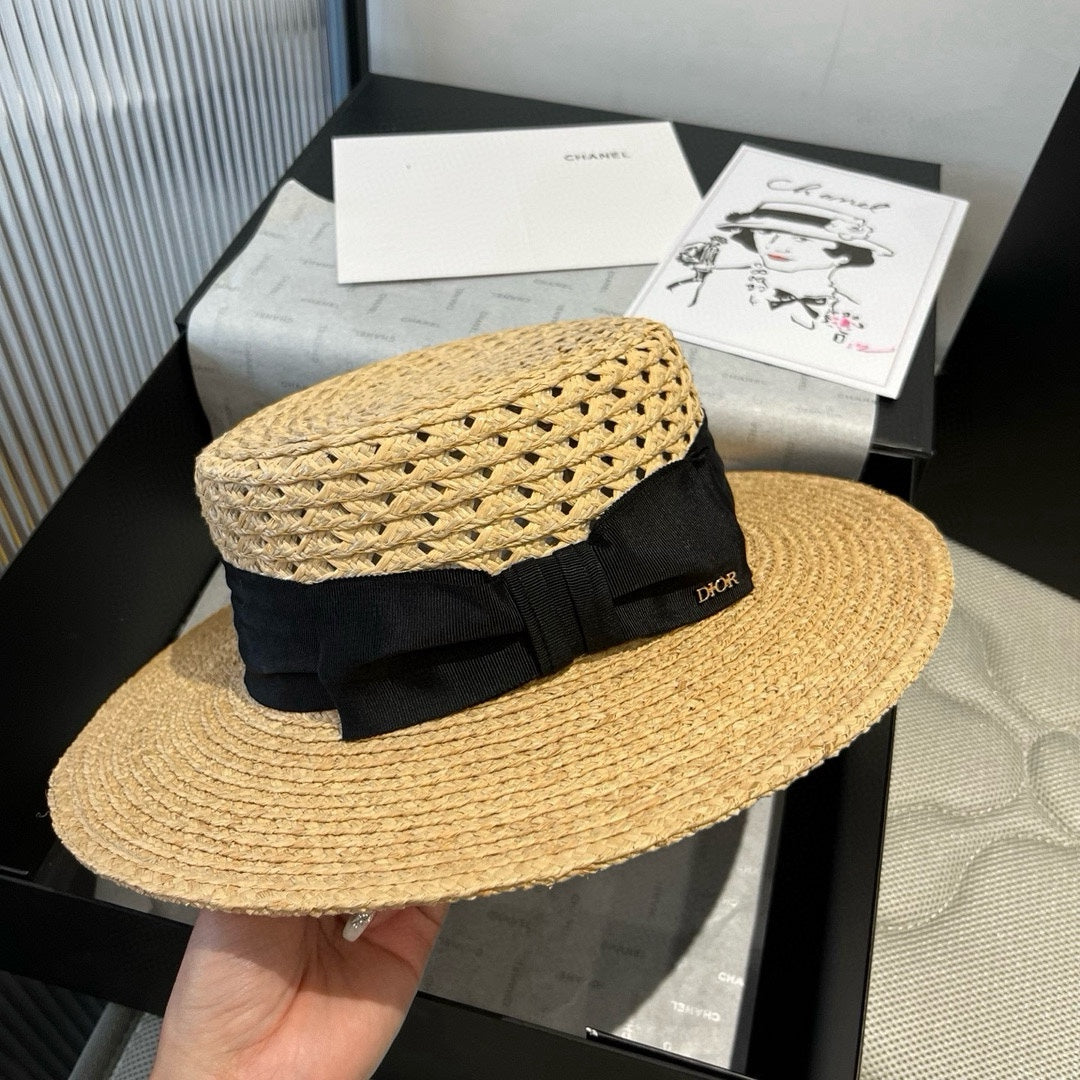 BOATER HAT IN BEIGE RAFFIA WITH BLACK FABRIC