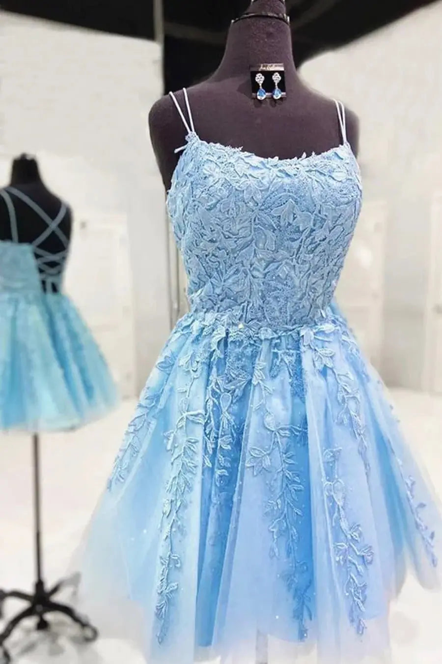 Short/Mini A-line Bateau Lace Tulle Homecoming Dress With Beading