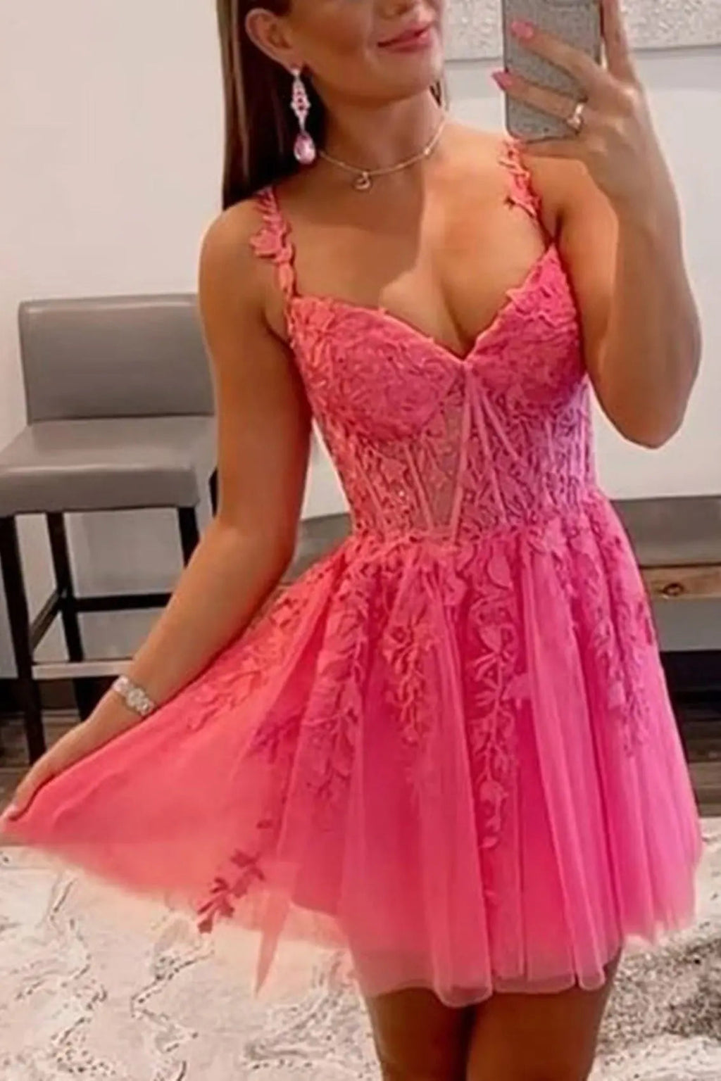 Sheath/Column V Neck Sleeveless Short/Mini Lace Homecoming Dress with Beading