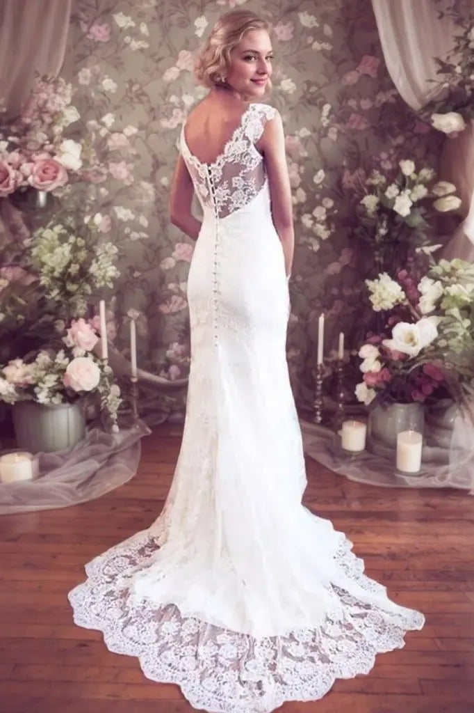 Sheath/Column Tulle Lace V-neck Sleeveless Court Train Wedding Dresses