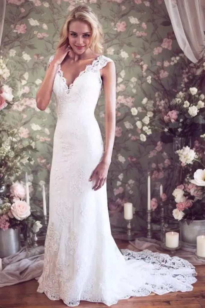 Sheath/Column Tulle Lace V-neck Sleeveless Court Train Wedding Dresses