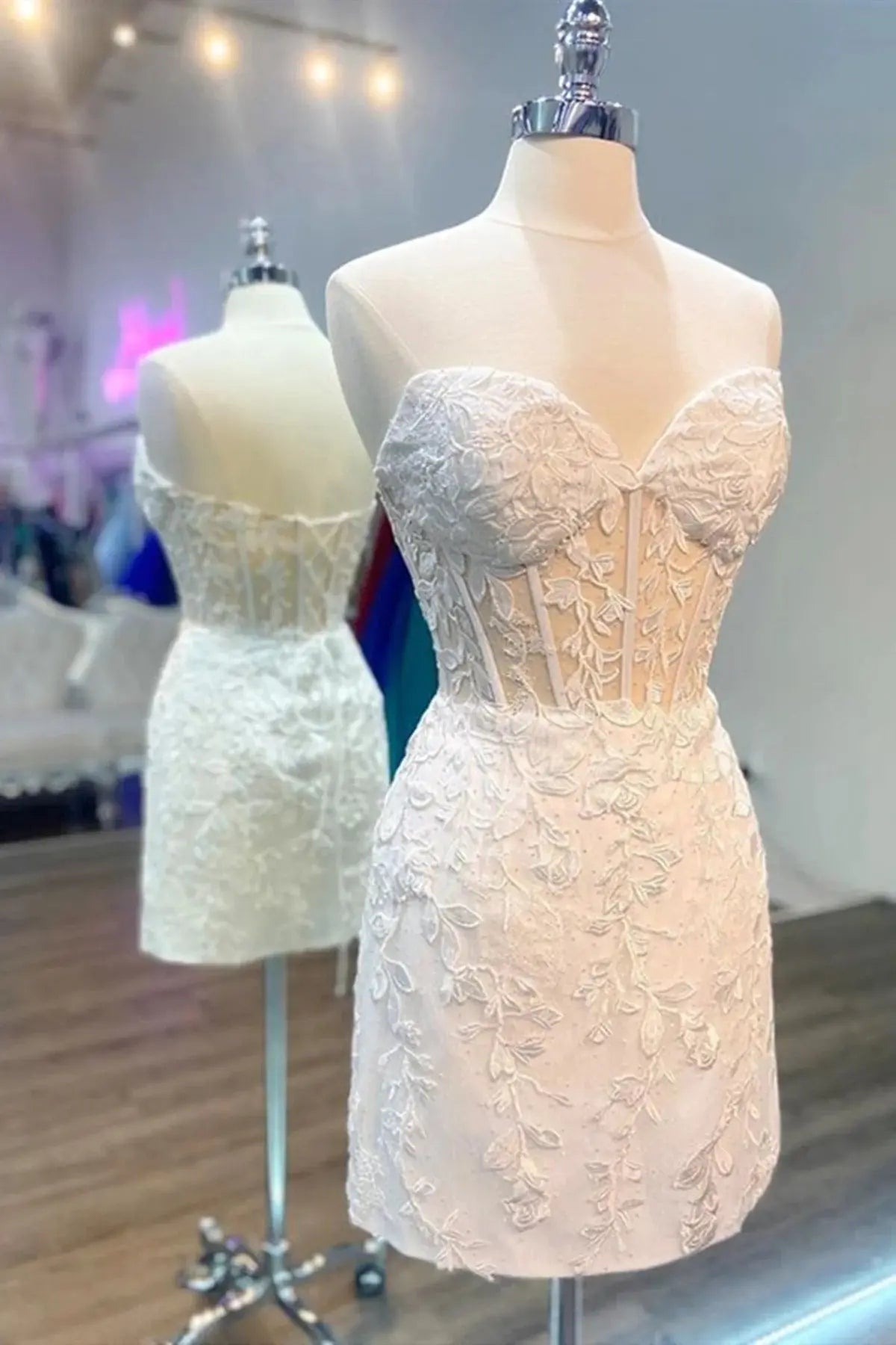 Beaded Sweetheart Lace Short Homecoming Dress
