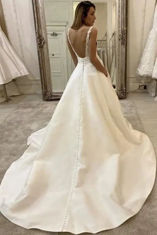 A-Line/Princess Satin Lace V-neck Sleeveless Chapel Train Wedding Dresses