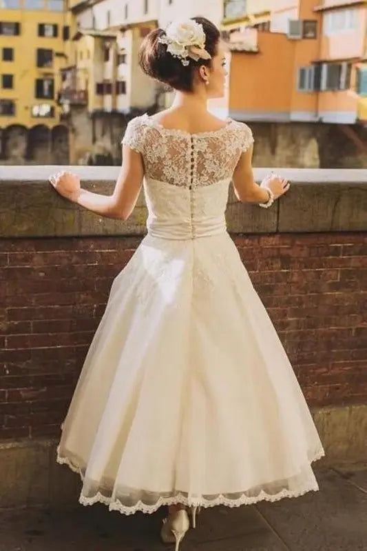 A-Line/Princess Tulle Lace Scoop Short Sleeves Tea-Length Wedding Dresses