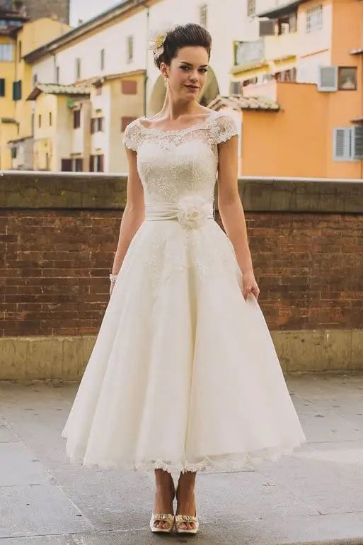 A-Line/Princess Tulle Lace Scoop Short Sleeves Tea-Length Wedding Dresses