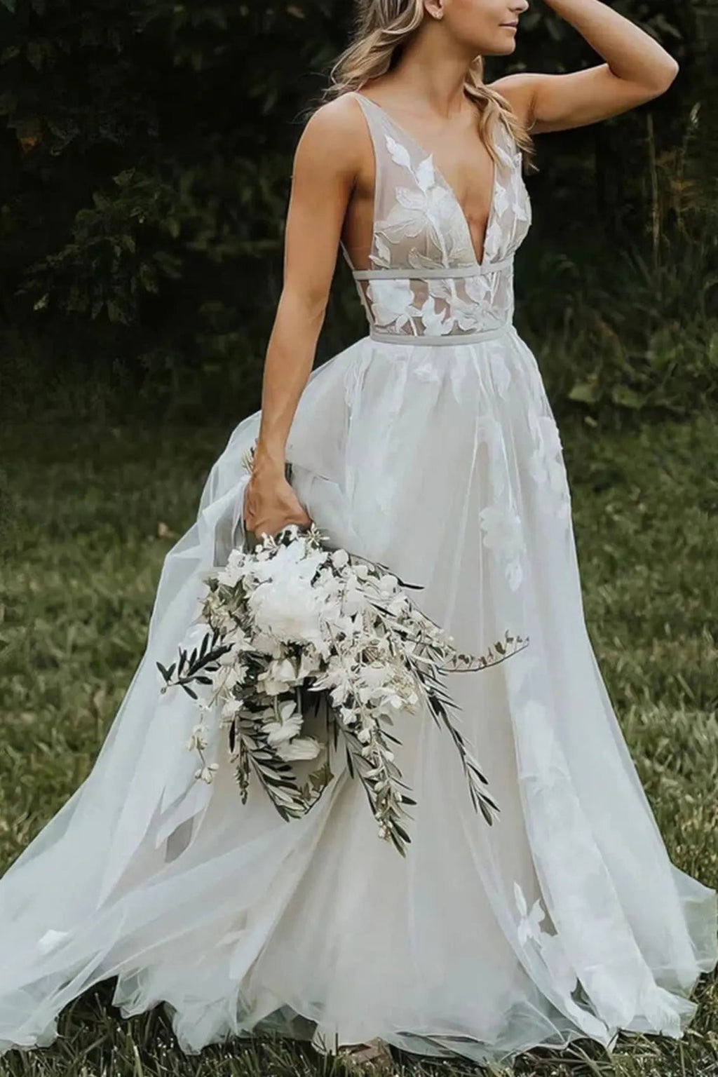 A-Line/Princess Tulle Lace V-neck Sleeveless Sweep/Brush Train Wedding Dresses