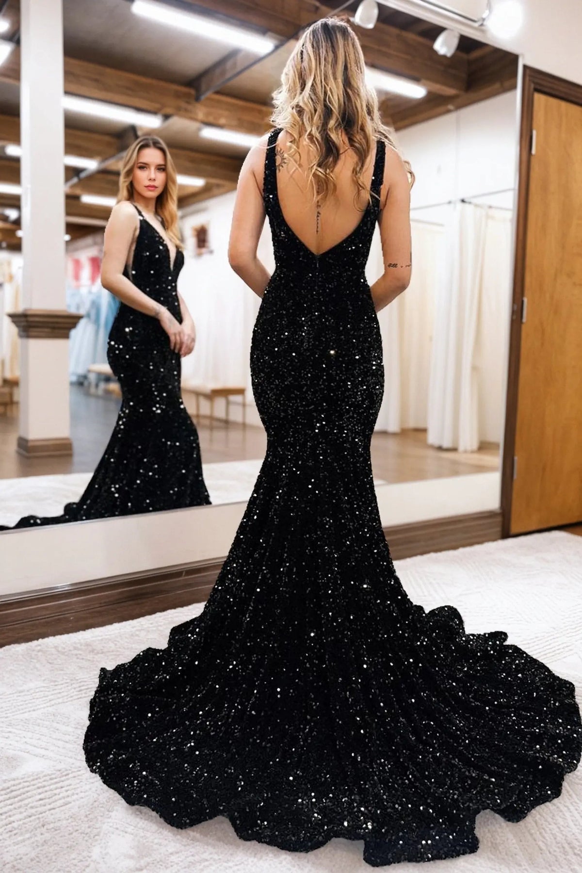 Trumpet/Mermaid Velvet Sequins Ruffles V-neck Sleeveless Sweep/Brush Train Prom Dresses