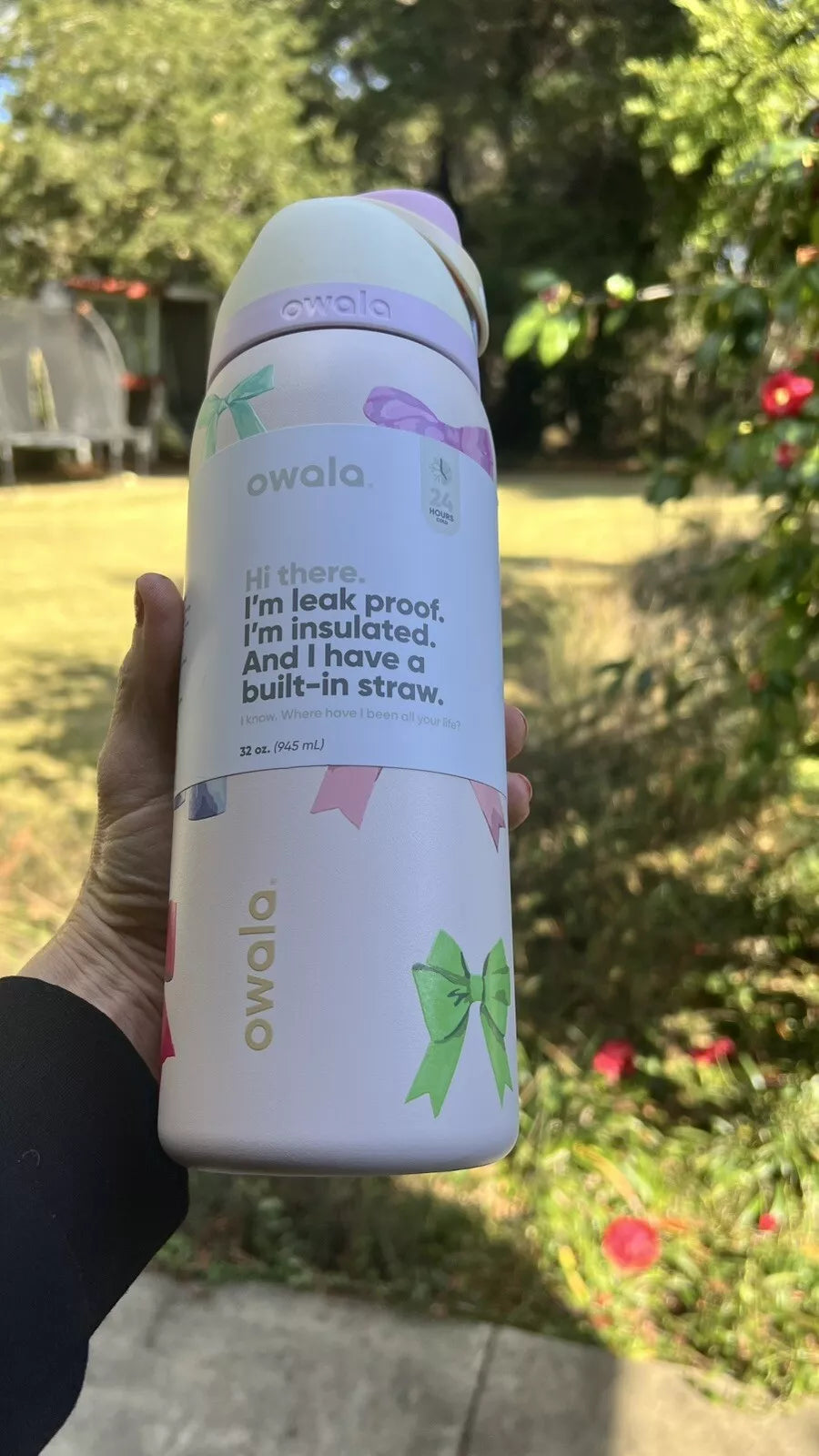 Owala Girlhood 32oz Free Sip Limited Edition UO Exclusive Multicolor Pink Bows