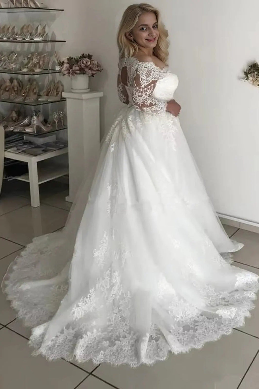 A-Line/Princess Off-the-Shoulder Long Sleeves Court Train Lace Tulle Wedding Dresses