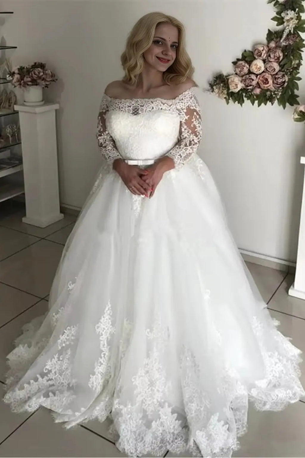 A-Line/Princess Off-the-Shoulder Long Sleeves Court Train Lace Tulle Wedding Dresses