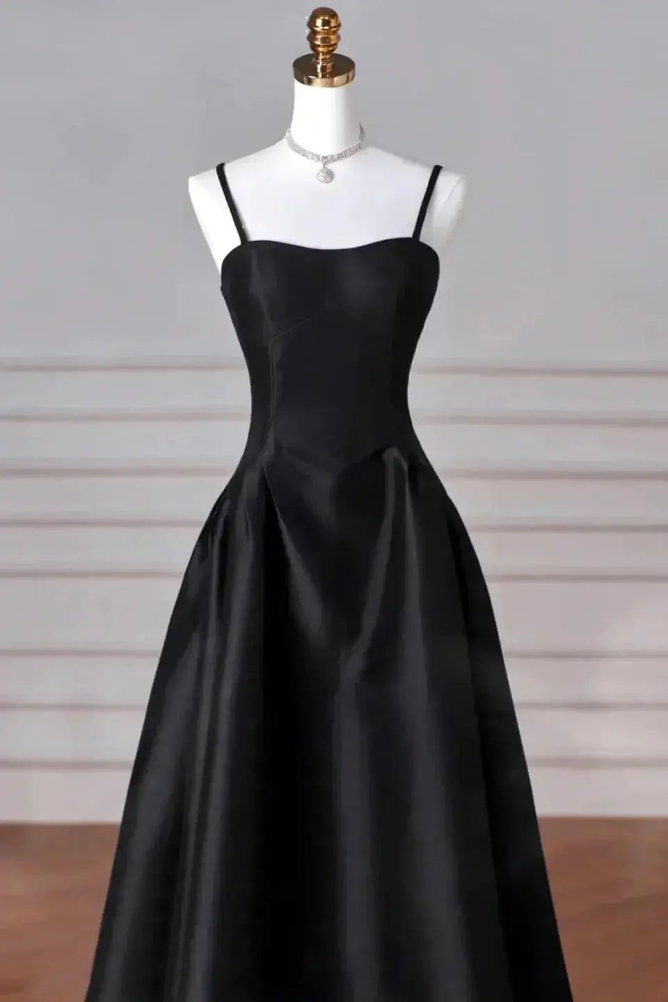 A-Line/Princess Halter Satin Sleeveless Long Prom Dress Black Prom Gown