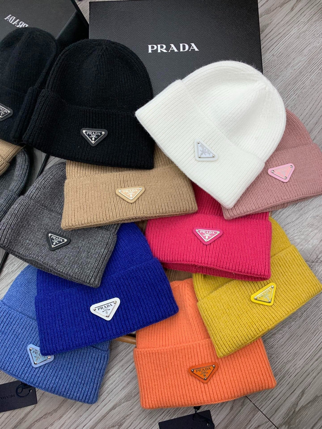 BEANIIE HAT IN CREPE PINK WOOL 335034