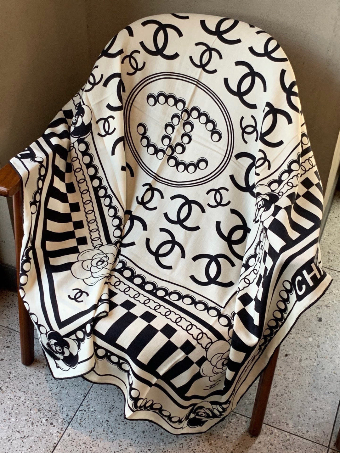 Chanel 26s Scarf 140 In Cashmere Silk 306114