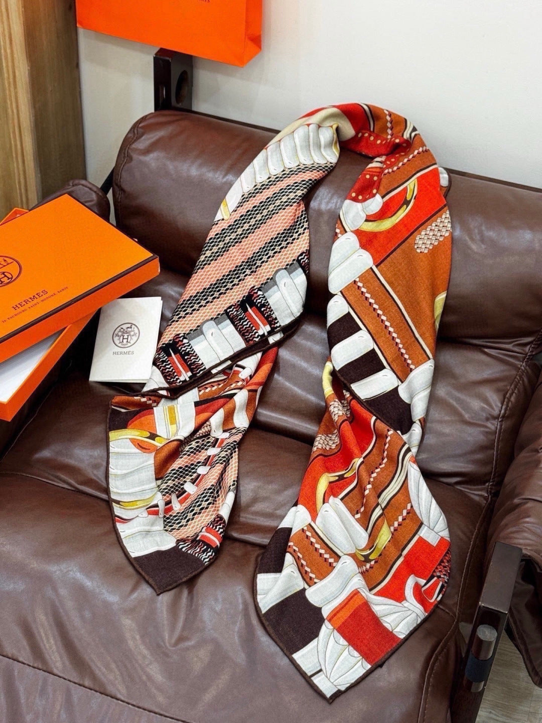 HM 26s Scarf 140 In Silk 309334
