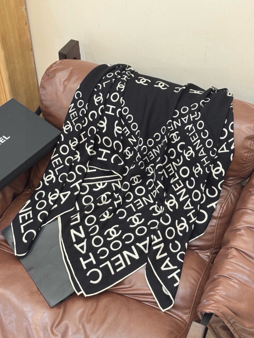 Chanel 26s Scarf 135 In Cashmere And Silk 309349