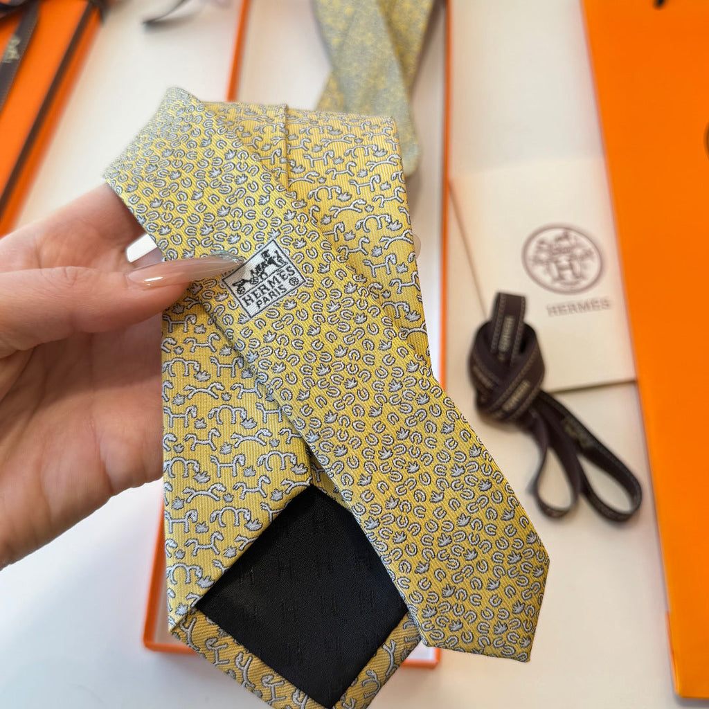 HM Horse Pattern Tie Light Yellow Twill Silk 212125