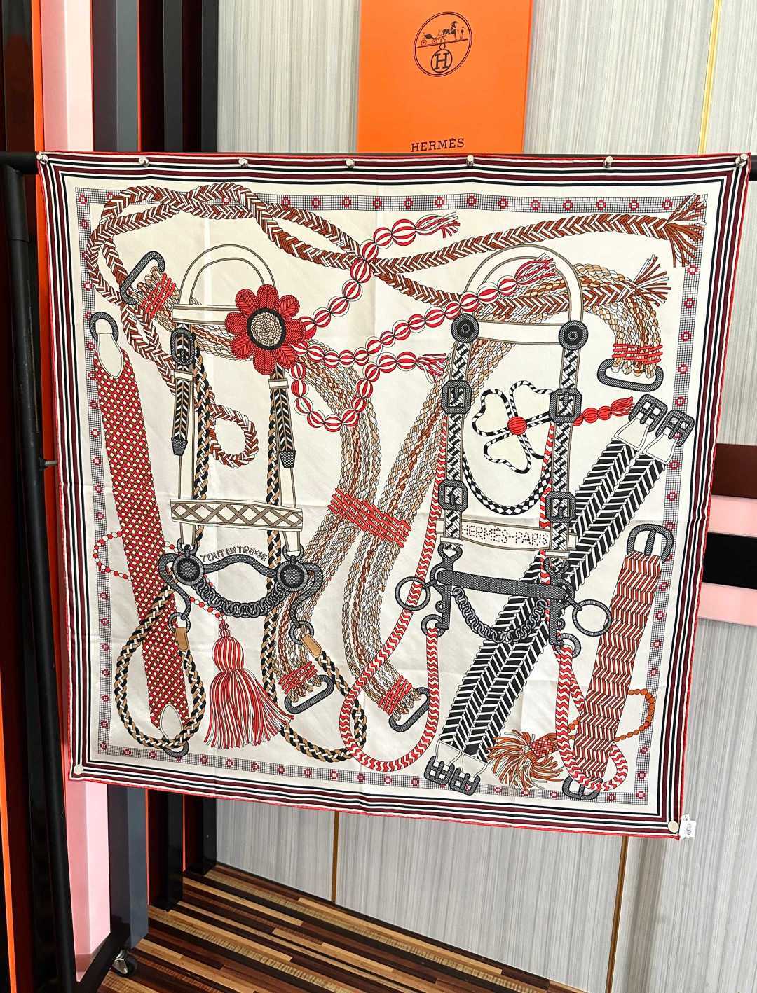 HM Scarf 90x90 Colorful Twill Silk 461777