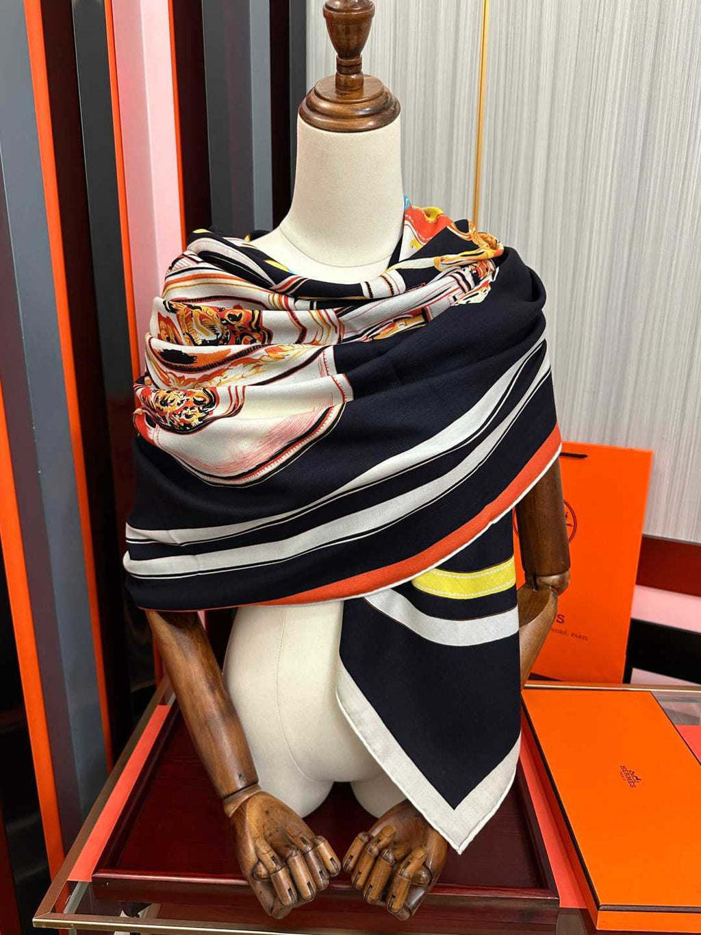 HM 26s Scarf 140 In Cashmere And Silk 454520