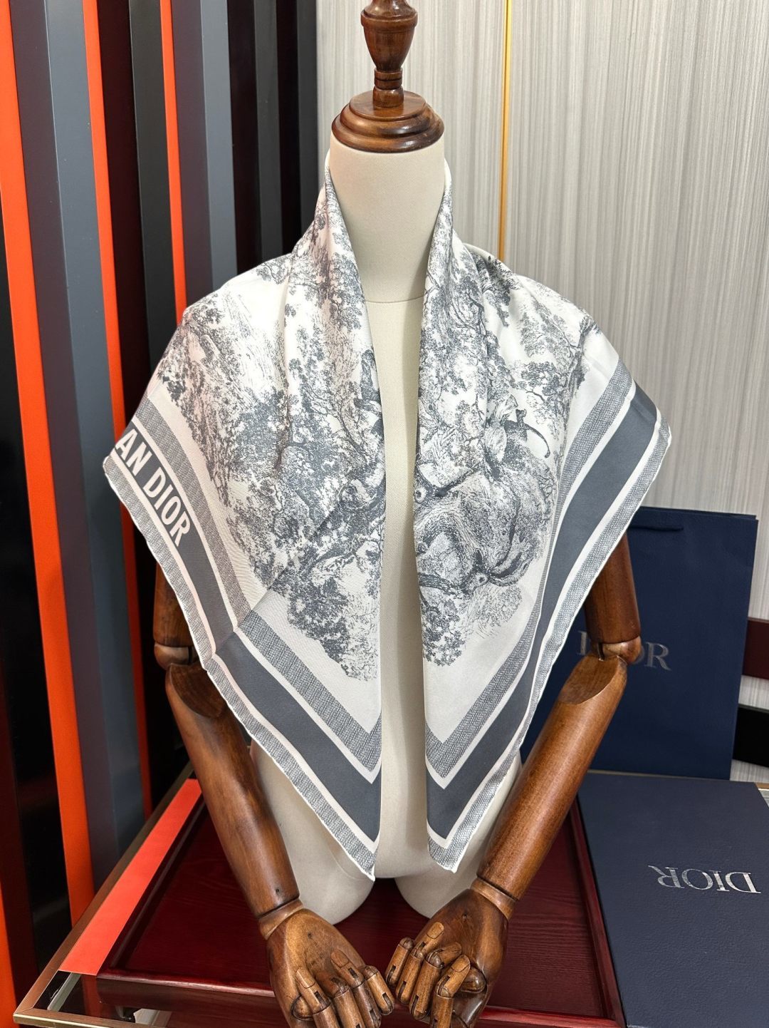 CD Scarf 90x90 Colorful Twill Silk 461764