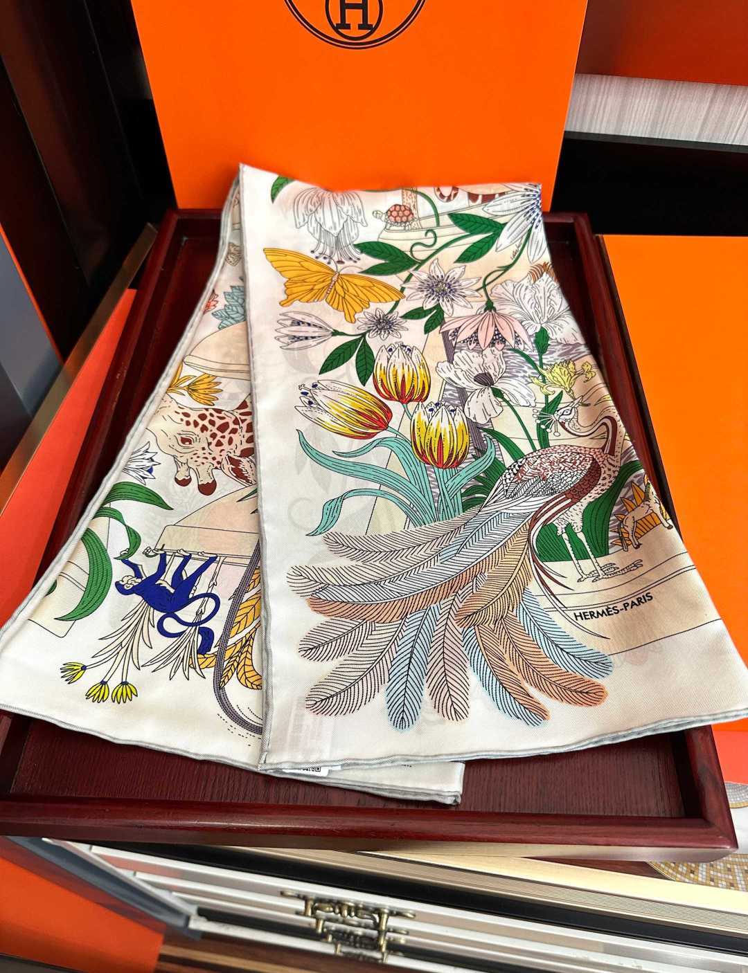 HM Scarf 90x90 Colorful Twill Silk 461775
