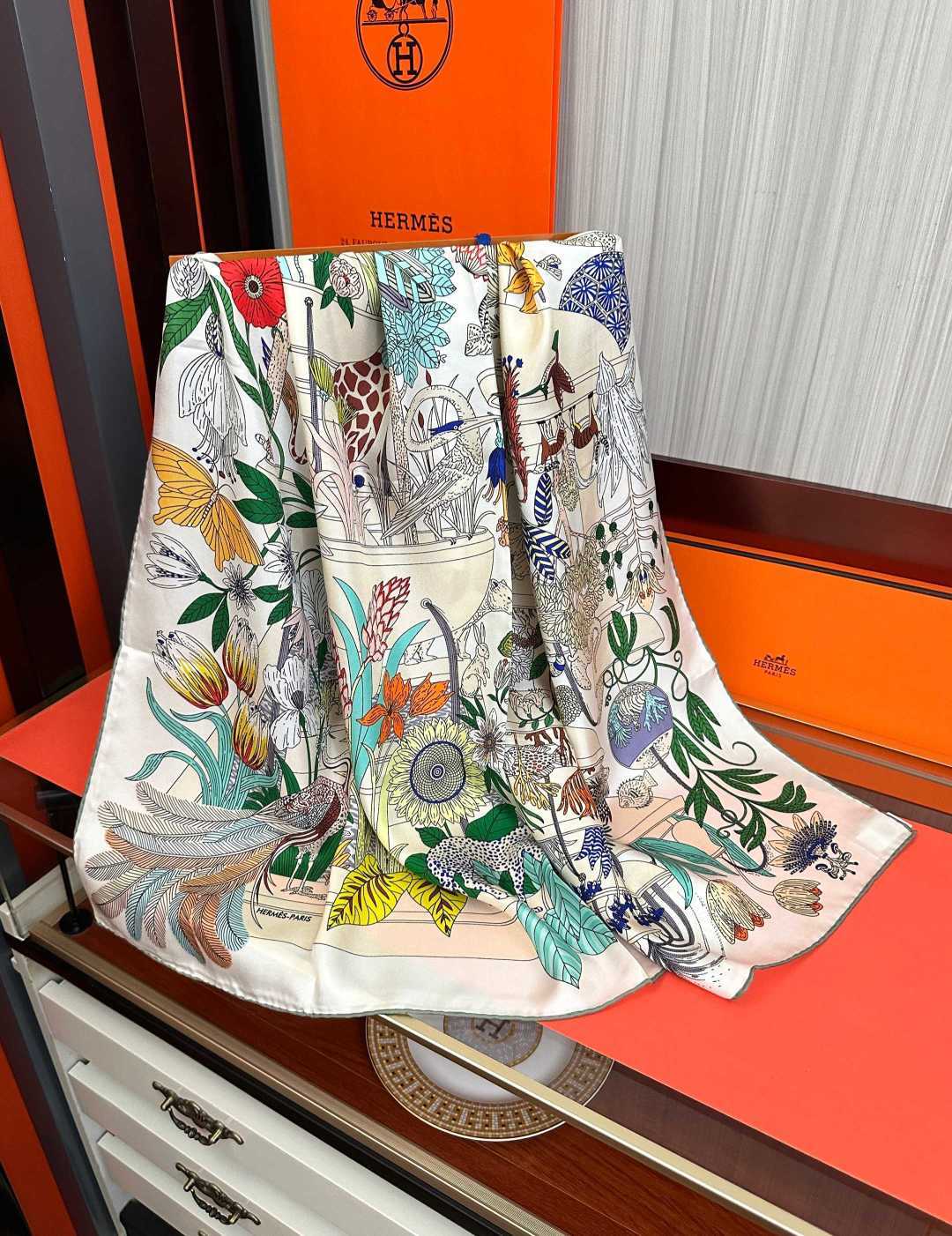 HM Scarf 90x90 Colorful Twill Silk 461775