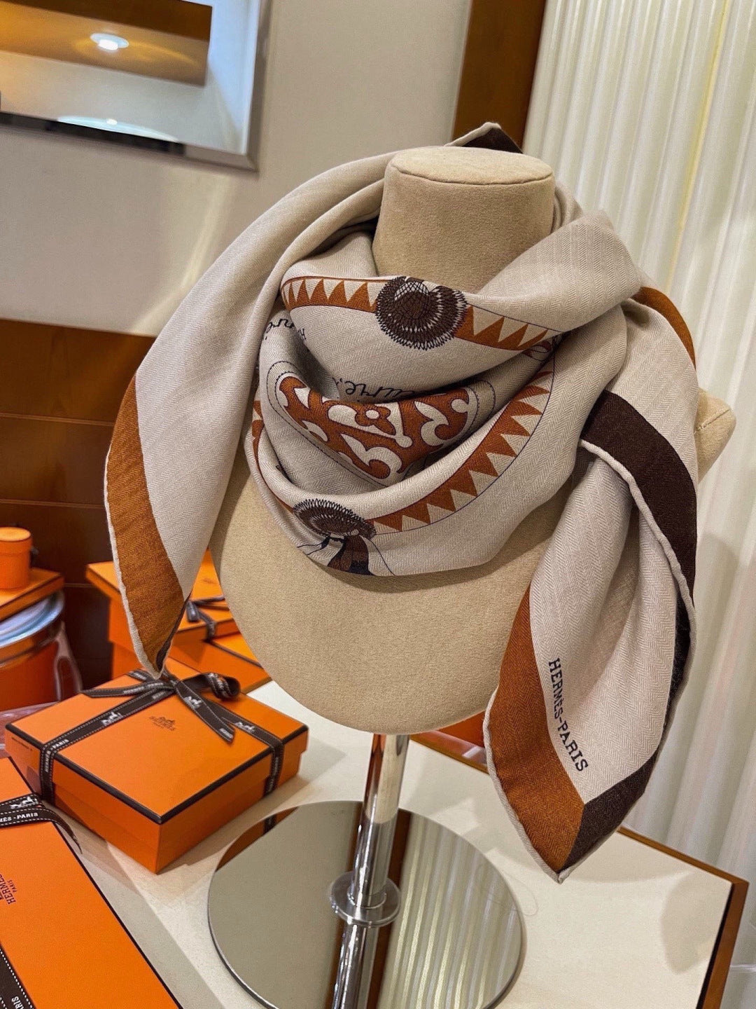 HM 26s Scarf 140 In Cashmere And Silk 304240