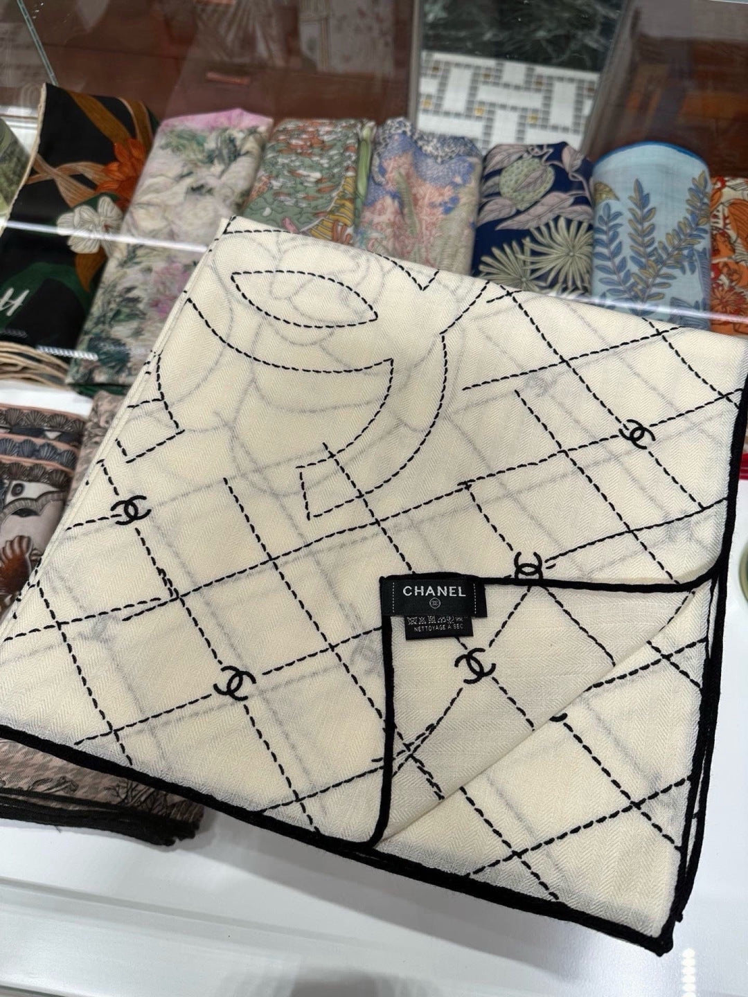 Chanel 26s Scarf 140 In Cashmere And Silk 304715