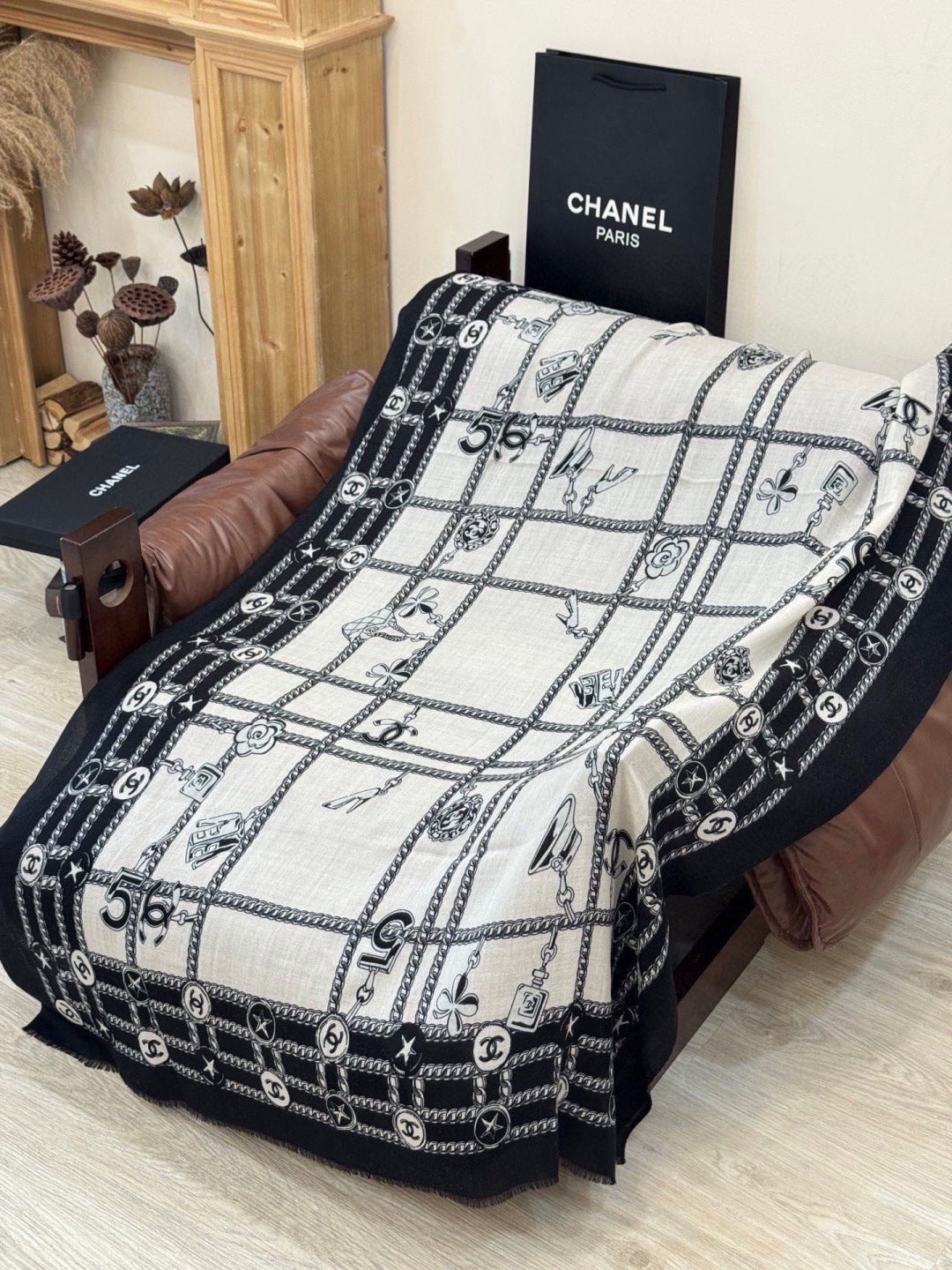 Chanel 26s Scarf 100 x 200 cm In Cashmere And Silk 306103