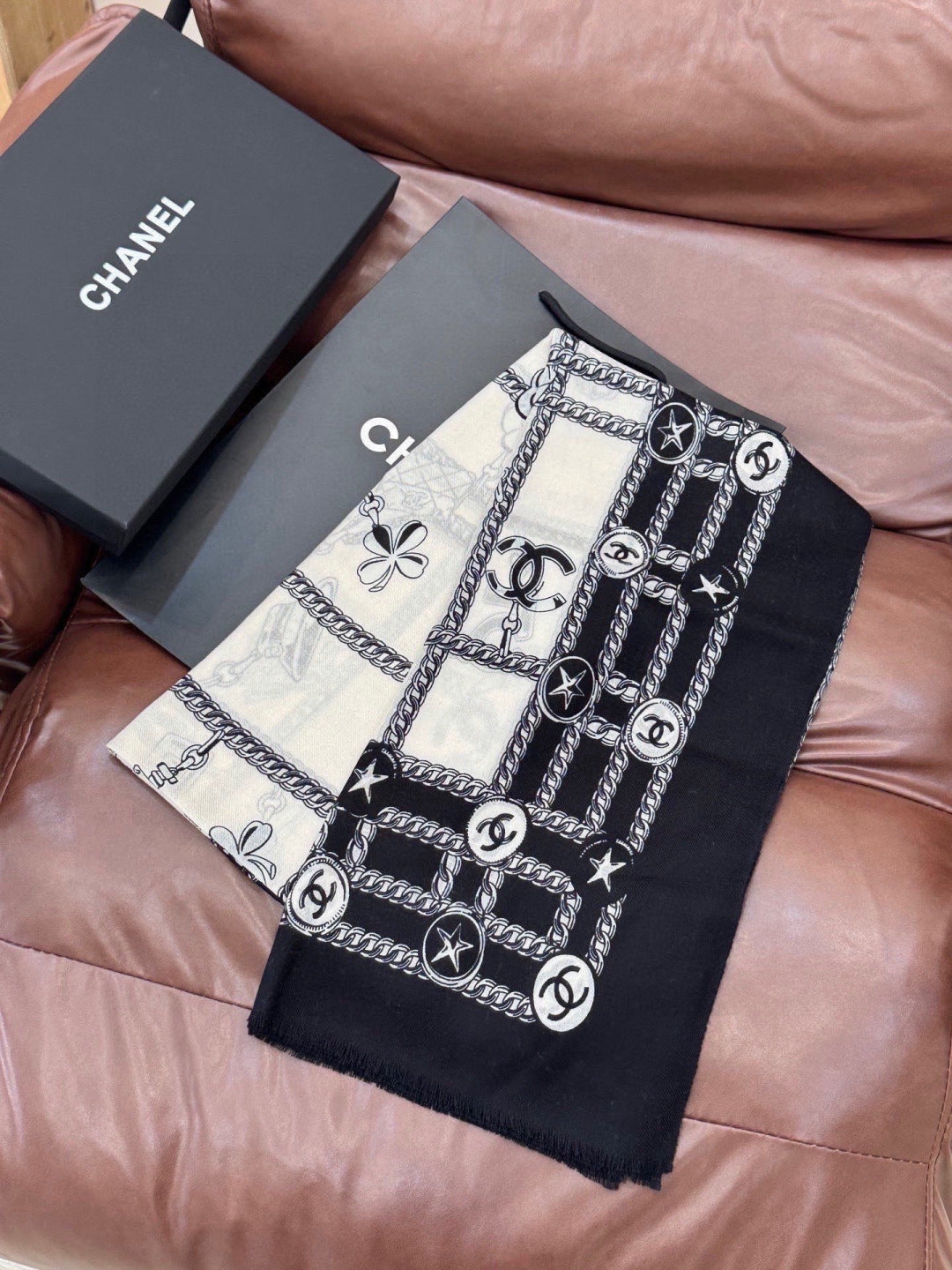 Chanel 26s Scarf 100 x 200 cm In Cashmere And Silk 306103
