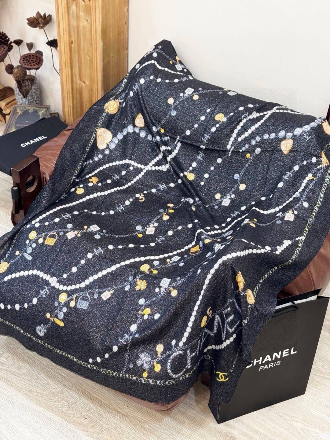 Chanel 26s Scarf 100 x 200 cm In Cashmere And Silk 307227