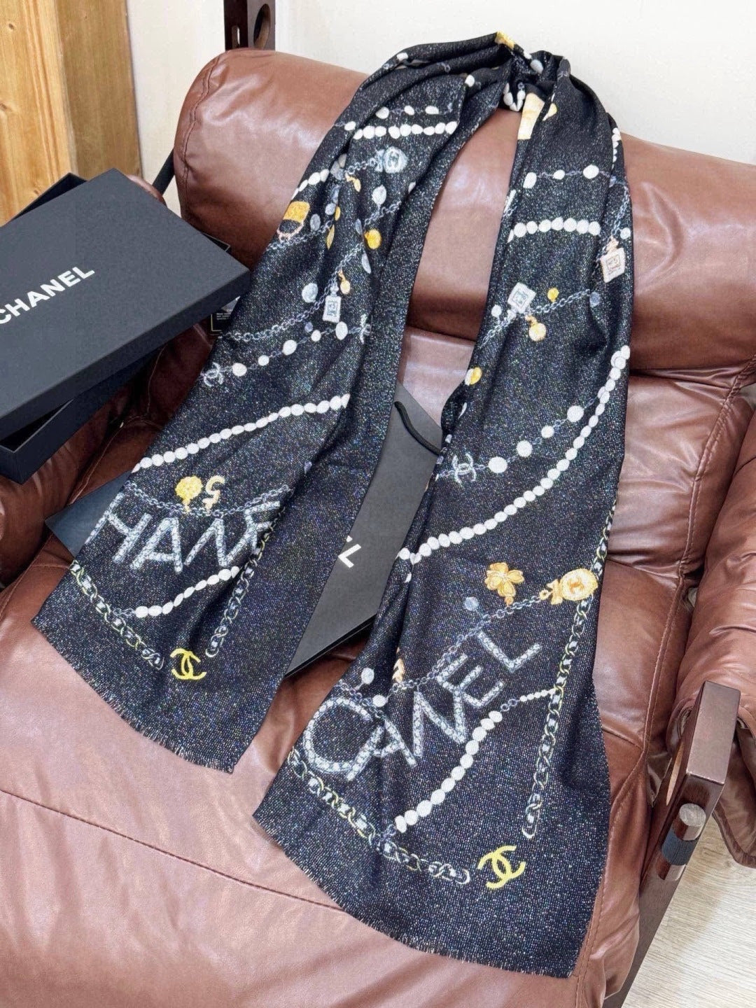 Chanel 26s Scarf 100 x 200 cm In Cashmere And Silk 307227