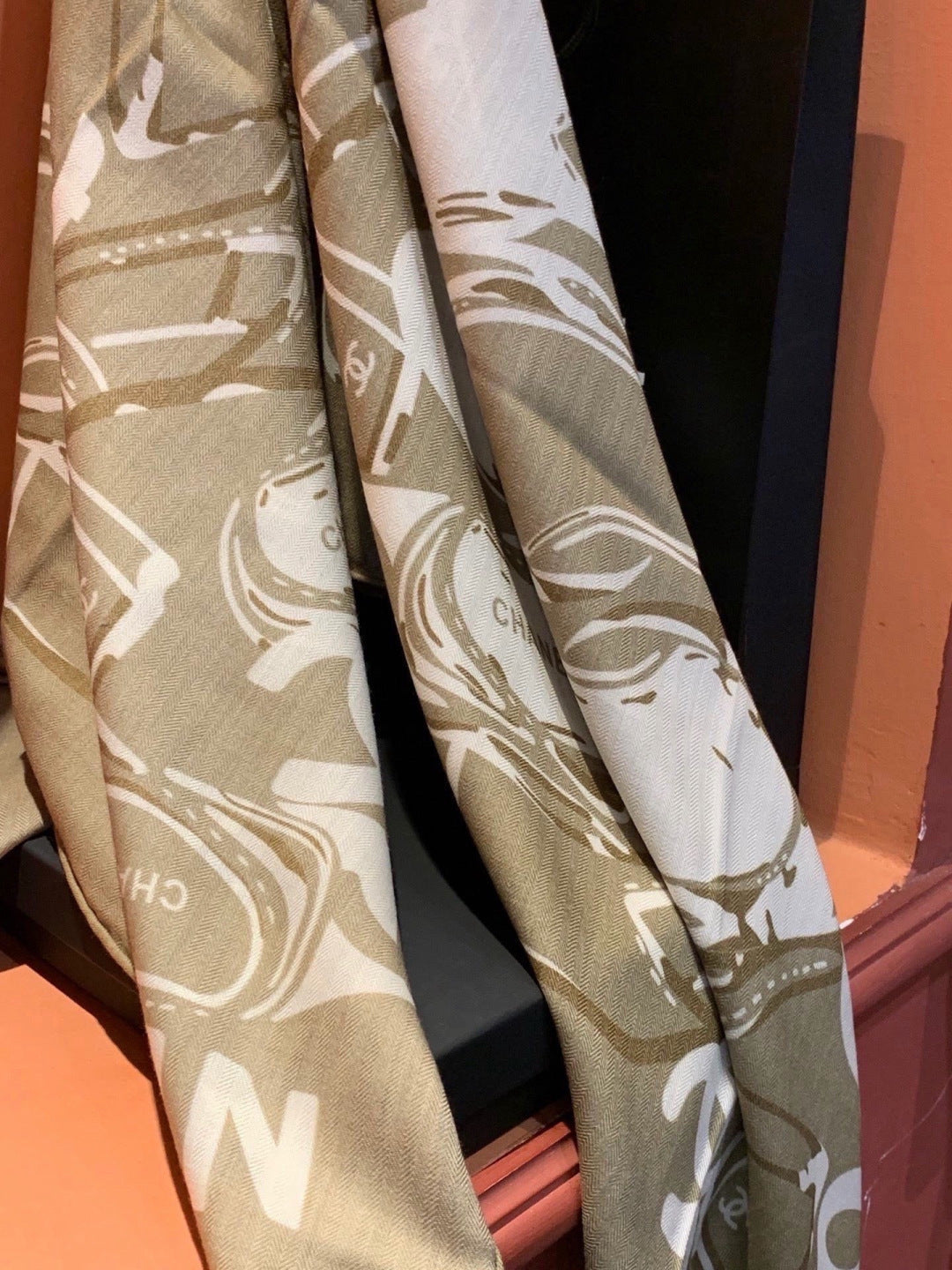 Chanel 26s Scarf 140 In Cashmere Silk 309366