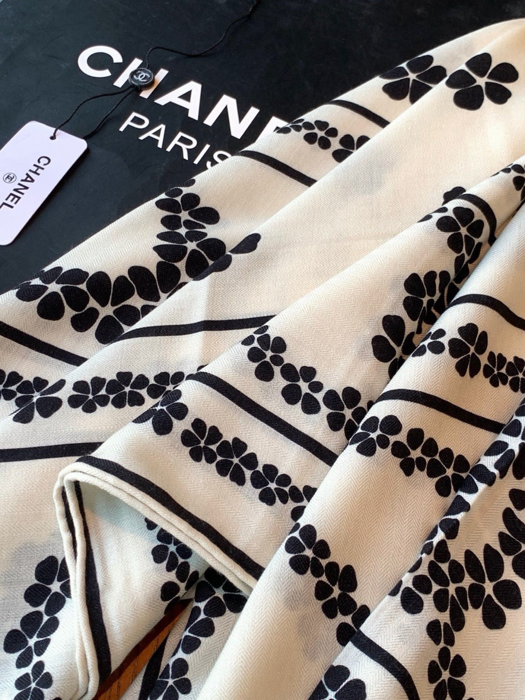 Chanel 26s Scarf 140 In Cashmere Silk 309370