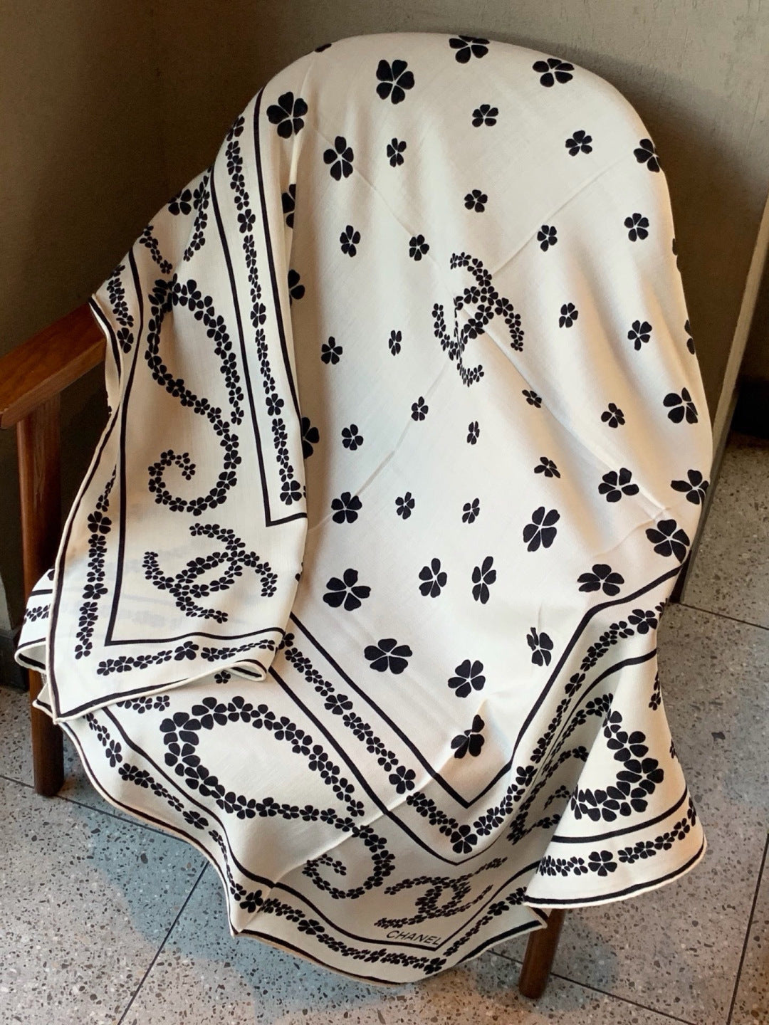 Chanel 26s Scarf 140 In Cashmere Silk 309370