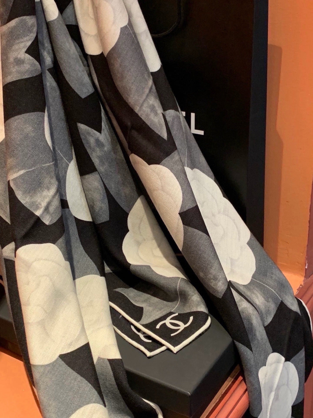 Chanel 26s Scarf 140 In Silk 311982