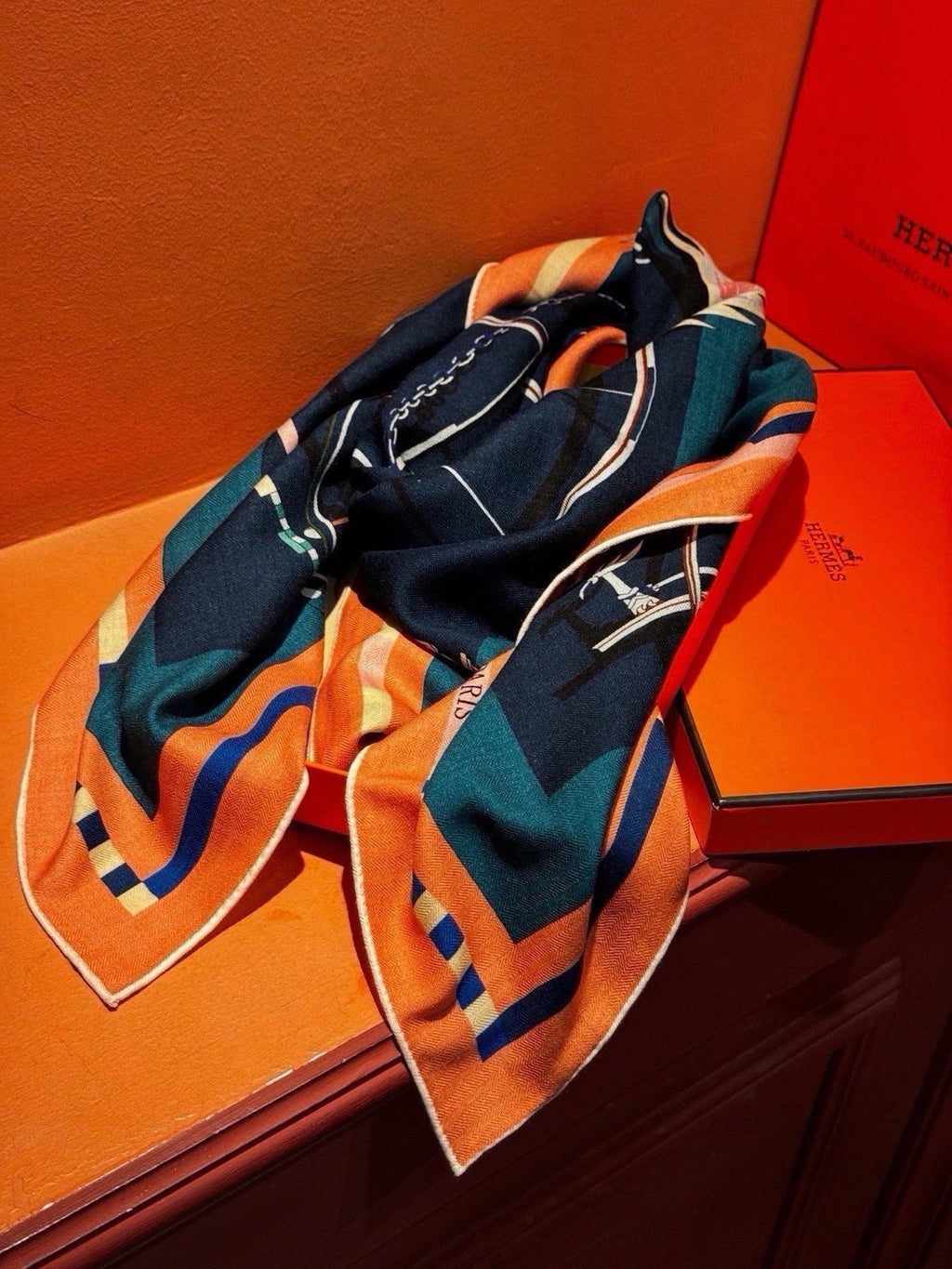 HM 26s Scarf 140 In Cashmere And Silk 429310