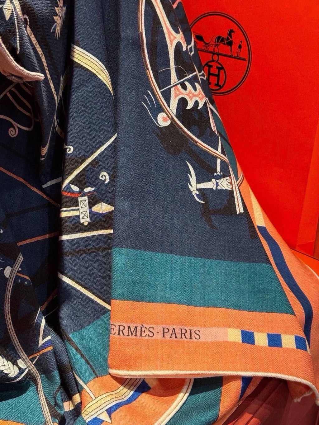 HM 26s Scarf 140 In Cashmere And Silk 429310