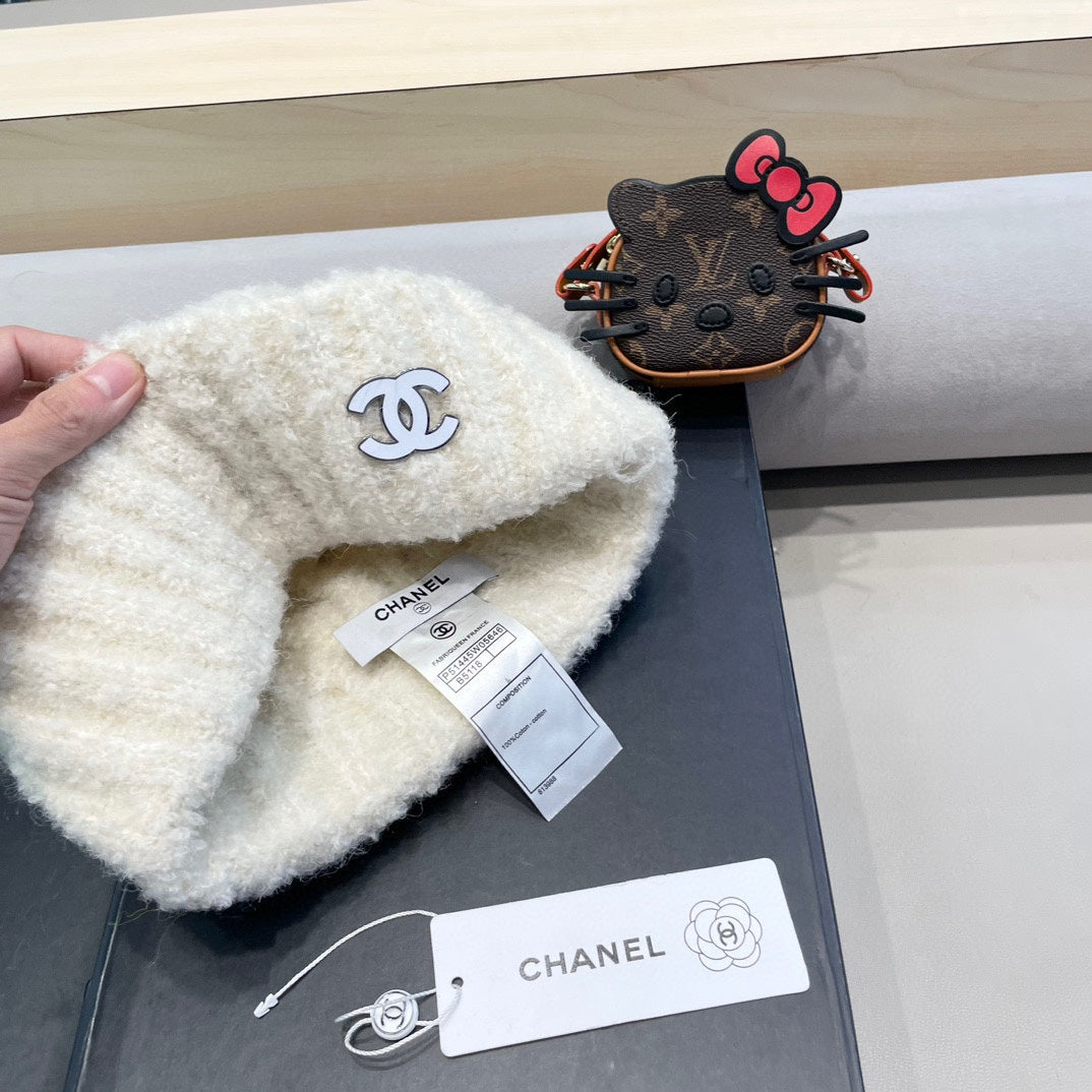 BEANIE HAT IN WHITE WOOL 413328