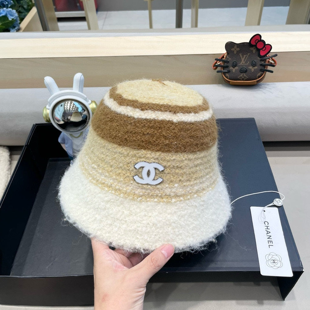 BUCKET HAT IN COLORFUL FLEECE 421130