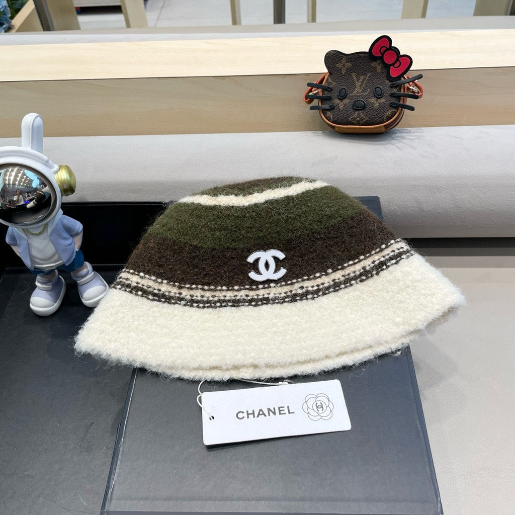 BUCKET HAT IN COLORFUL FLEECE 421131