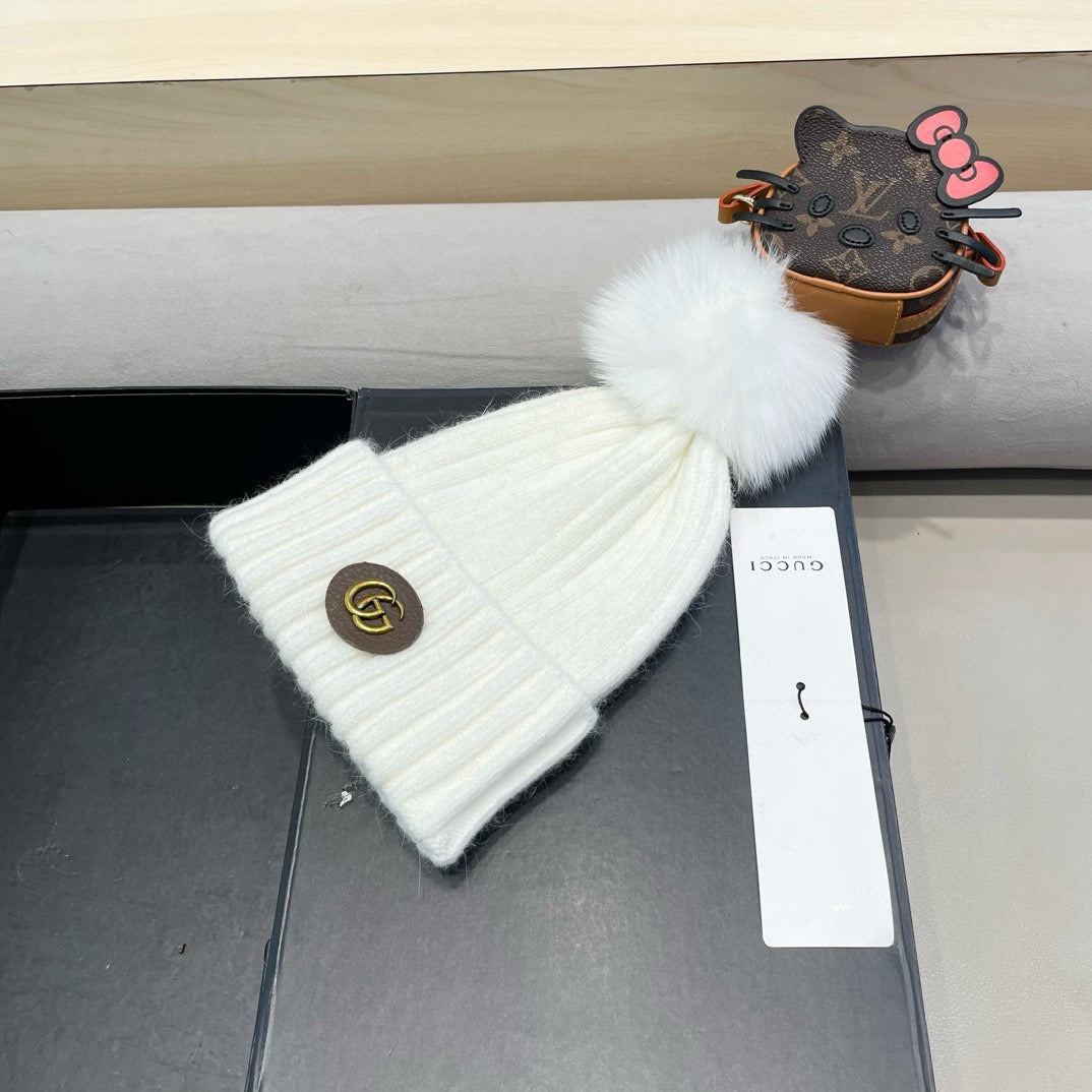 BEANIE HAT IN WHITE WOOL 422453